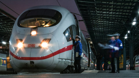 Německá železniční společnost DB postupně sníží pracovní dobu strojvedoucích na 35 hodin týdně se zachováním plné mzdy