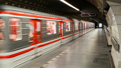 Velikonoční přerušení provozu na lince metra C potrvá od pátku do úterý, dopravní podnik mění pražce