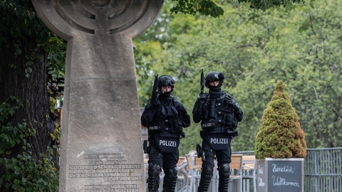 Útočník v německém Halle zastřelil dvě osoby.