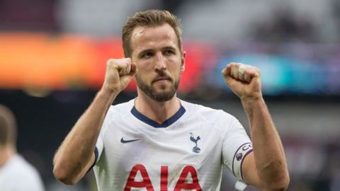 Kapitán Tottenhamu, anglický útočník Harry Kane.