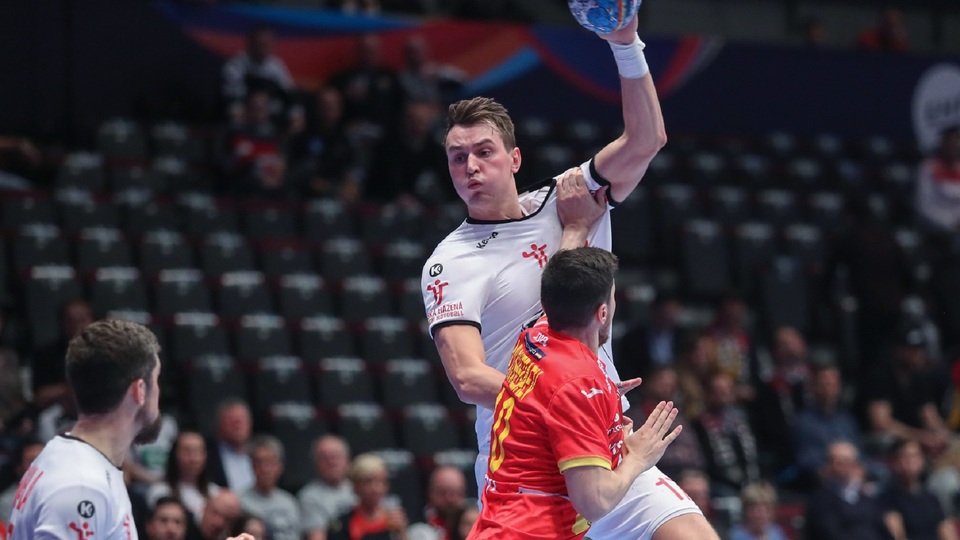 Čeští házenkáři na evropském šampionátu na senzaci nedosáhli a na úvod čtvrtfinálové skupiny ve Vídni prohráli s obhájcem titulu Španělskem.