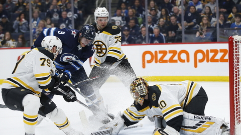 Utkání NHL mezi Bostonem a Winnipegem.