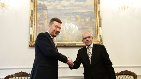 Nový ombudsman Stanislav Křeček a Tomio Okamura.