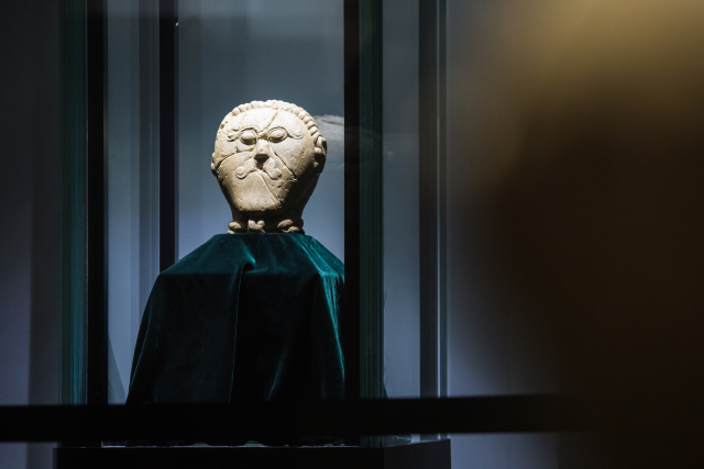 Hlavu Kelta si v muzeu prohlédly tisíce lidí.