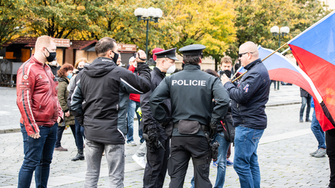 Říjnová demonstrace na Staroměstském náměstí v Praze.