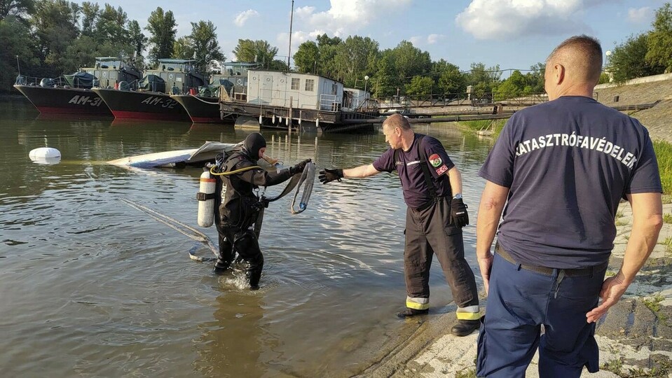 Dva lidé zemřeli při lodní nehodě na řece Dunaj, pět lidí se pohřešuje