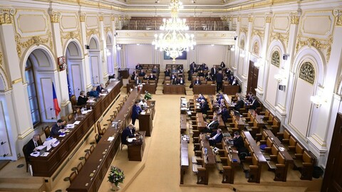 Sněmovna asi zamítne pozměňovací návrh na odklad zavedení hlasování poštou z ciziny na rok 2026