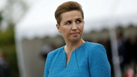 Dánská premiérka Frederiksenová po napadení poděkovala za vřelé vzkazy; uvedla, že je v pořádku