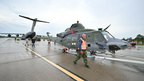 Do Česka dorazily poslední dva z 12 nových amerických vrtulníků pro AČR
