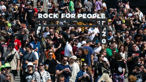Policie na festivalu Rock for People zatím řešila především krádeže mobilních telefonů a přestupky v dopravě